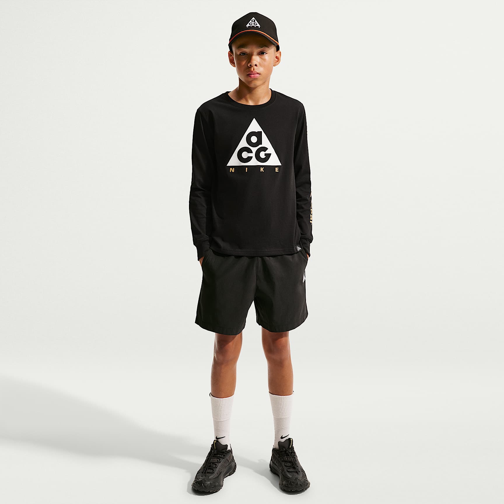 NIKEナイキ ACG ハイキングショートパンツ　Sサイズ NIKE公式】Nike ACG ジュニア プルオン ハイキングショートパンツ